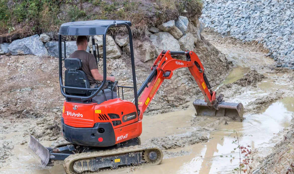 Unikanie pułapek w błocie – jak nie utknąć w brei i nie skończyć jako „pomnik operatora”